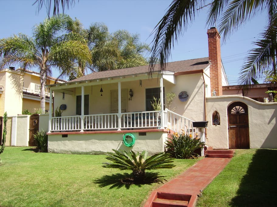 Artsy Coastal Bungalow With Charm Bungalows for Rent in Oceanside