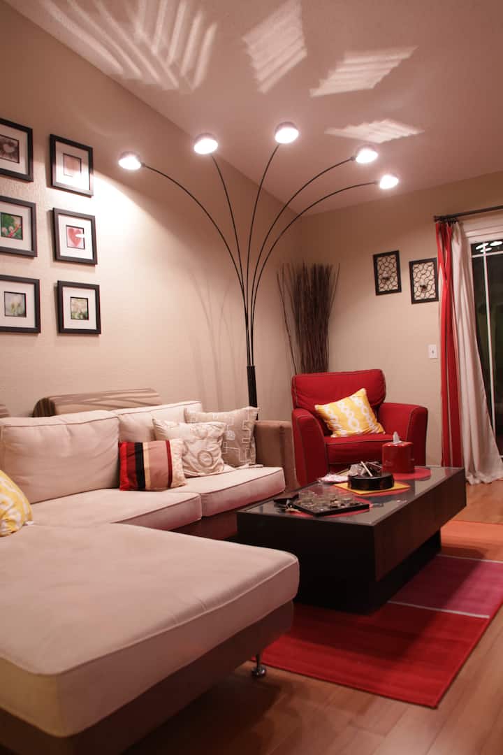 3 Bed 2 Bath House Uphill with City Light View
