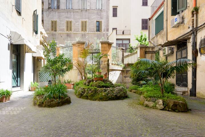 Live and love the best in Rome. Apartment Trevi – Spagna. gallery image 4