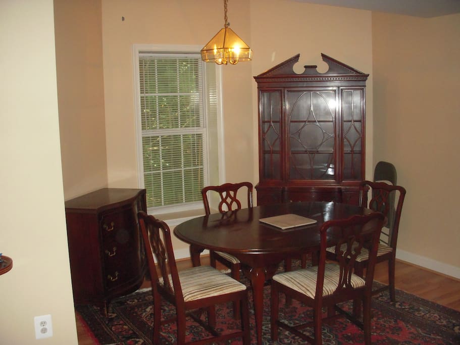dining area with nice dining room set
