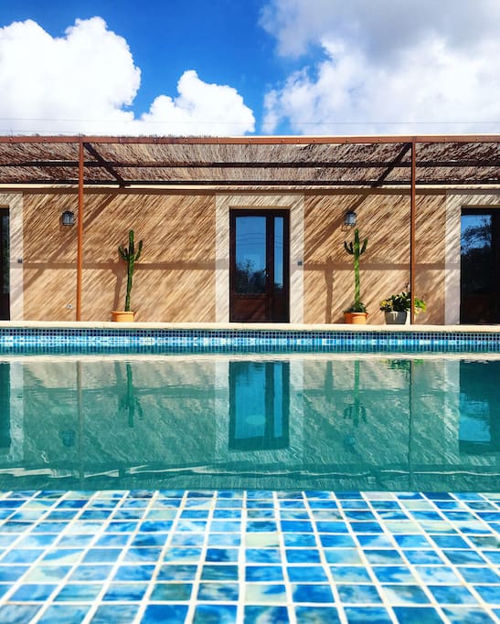 Piscina y habitaciones - Swimming Pool and rooms