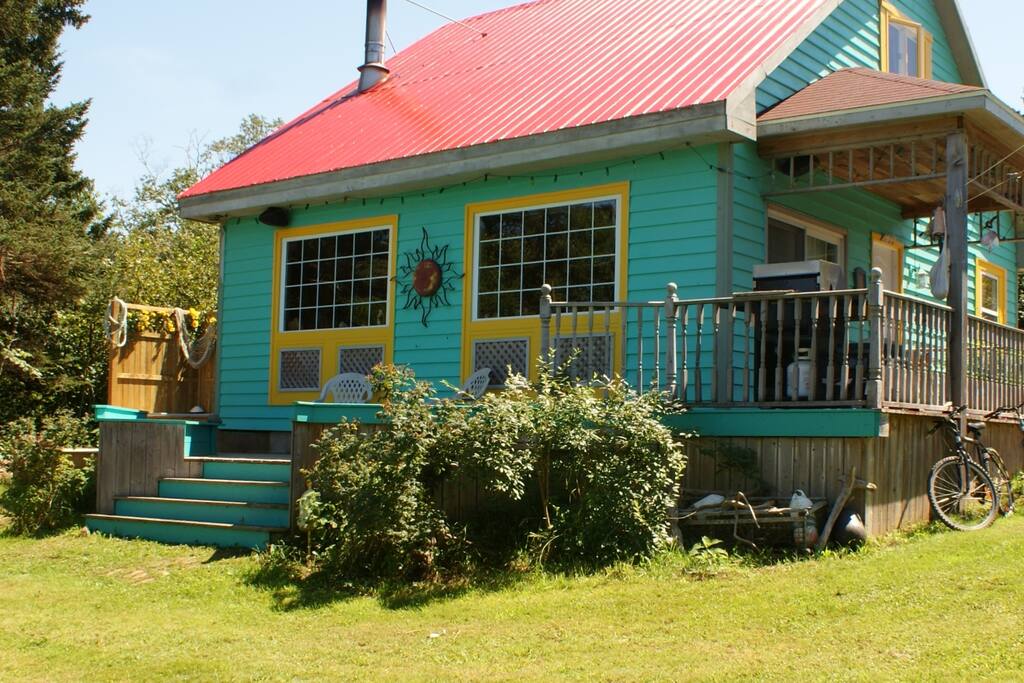 Bay of Fundy Oceanfront Cozy Cabin Cottages for Rent in Berwick, Nova Scotia, Canada