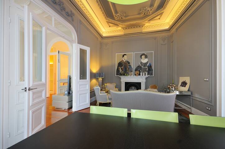 Palacio en el centro antiguo. gallery image 5