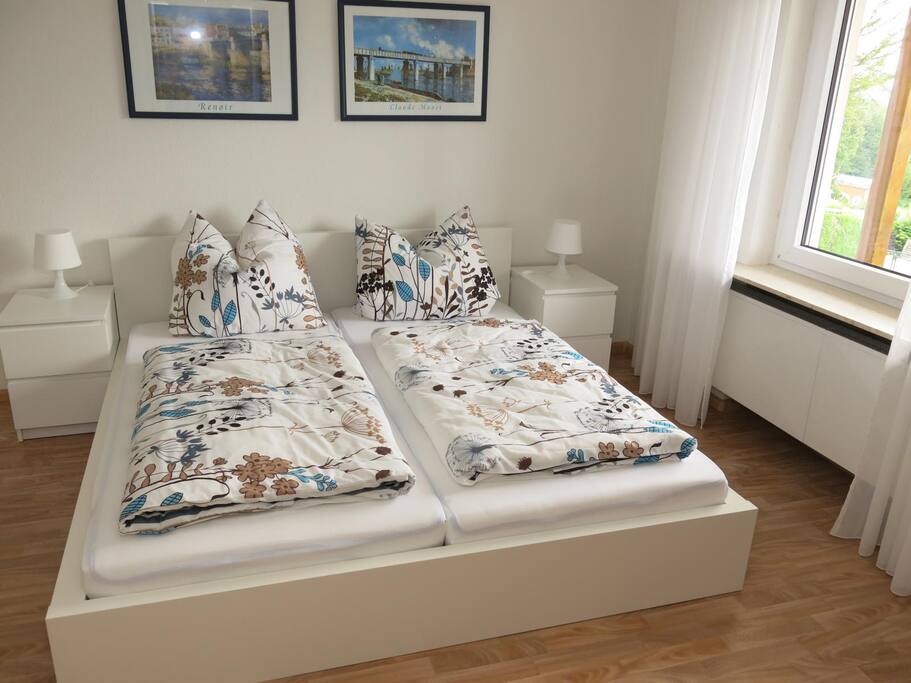Schlafzimmer 1