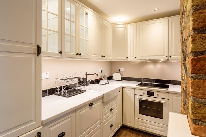 Family 3 Bedroom Apartment – Molloy’s Apartments gallery image 4