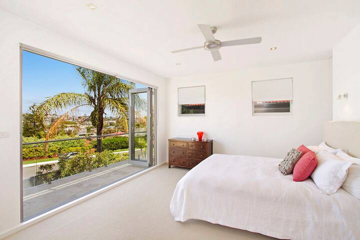5-8 Beds, Beachside Freshwater Oasis gallery image 2
