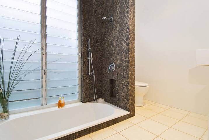 5-8 Beds, Beachside Freshwater Oasis gallery image 4