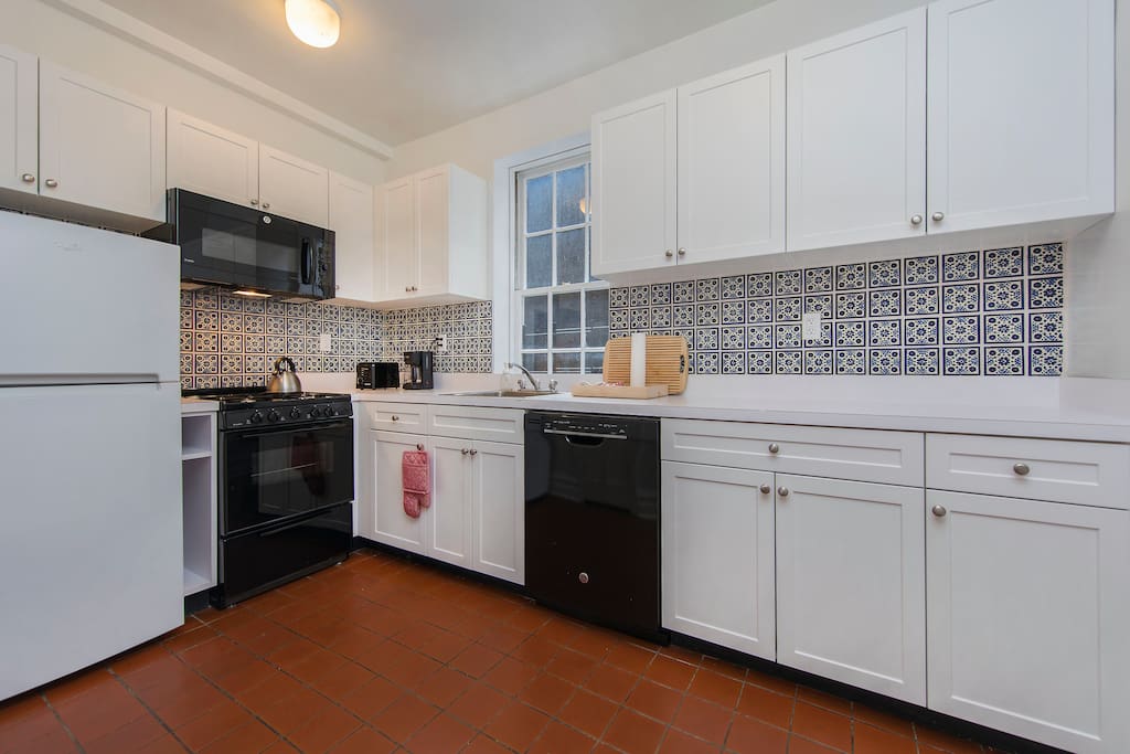 Full kitchen.
