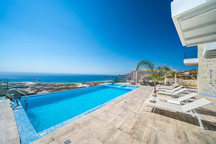 Luxury Villa with a Miraculous View gallery image 5