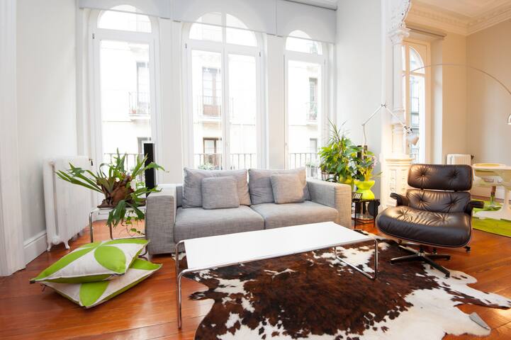 Palacio en el centro antiguo. gallery image 2