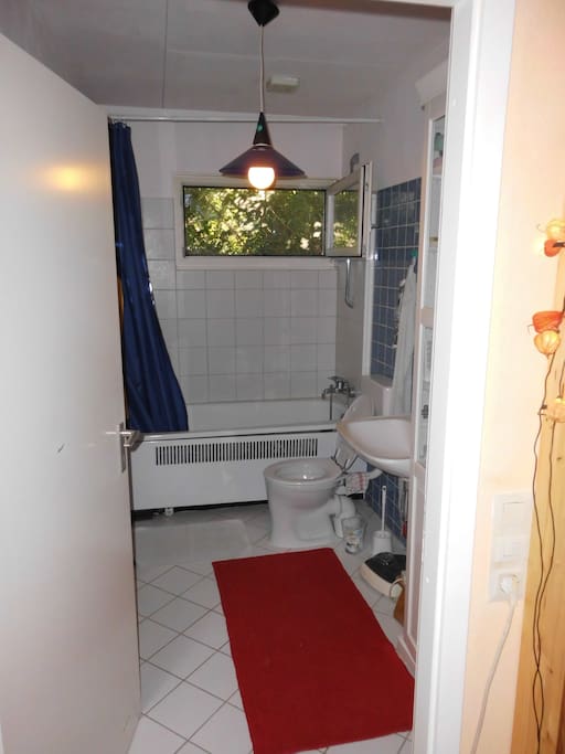Badezimmer mit Badewanne