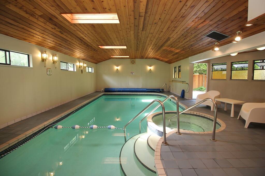 Pool and Jacuzzi