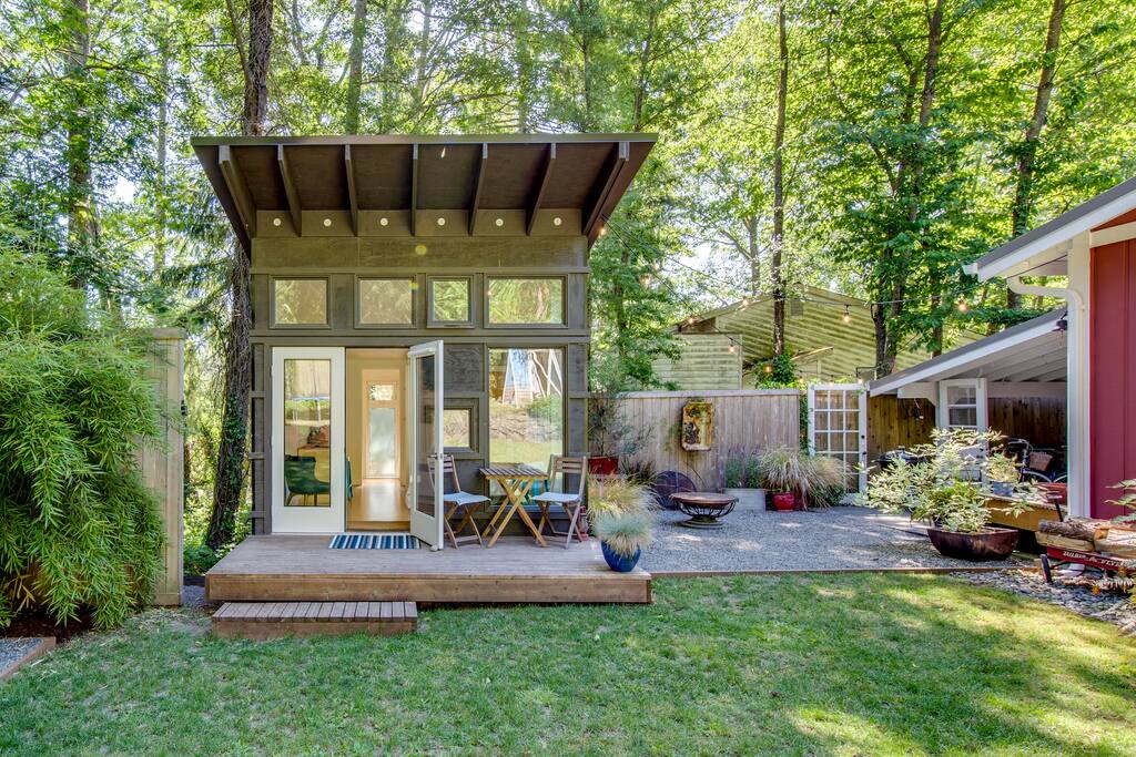 Guesthouse, backyard and patio garden.