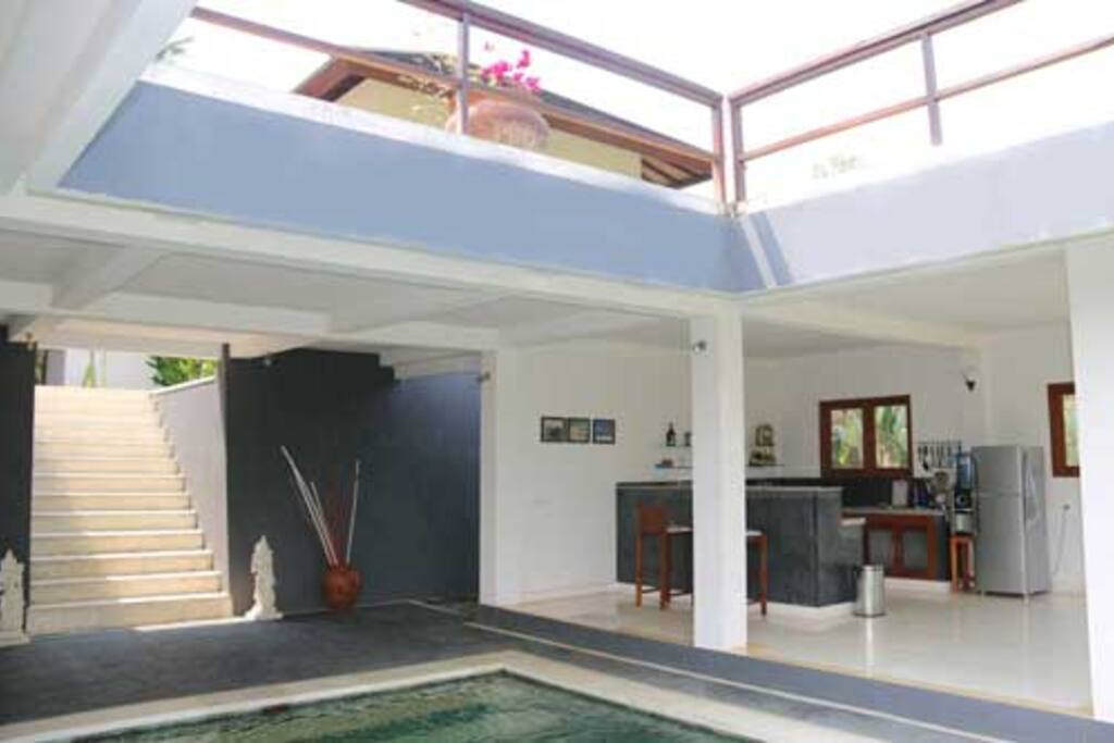 De villa en het eetgedeelte