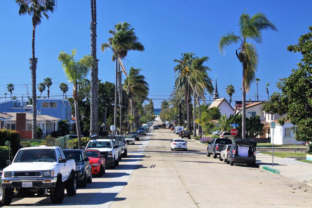 Street view to the beach. I can see the ocean from here...only 5 blocks from the beach!