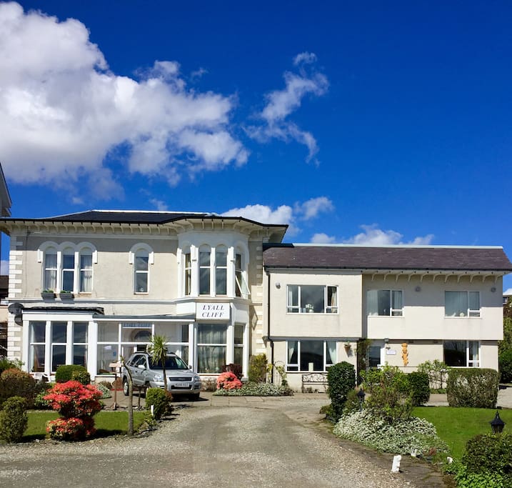 Lyall Cliff (left, to collect keys), Firthview House (right)