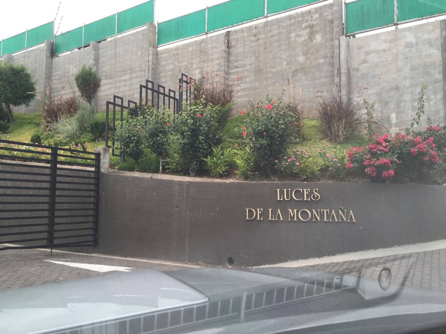 Condominio Residencial Luces de La Montaña, ubicado a unos kilometros del parque boqueron, el salvador, excelentes restaurantes, vistas espectaculares de San Salvador y los mejores Cafes.