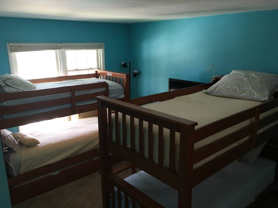 Kids Bedroom with 4 beds and one role out bed