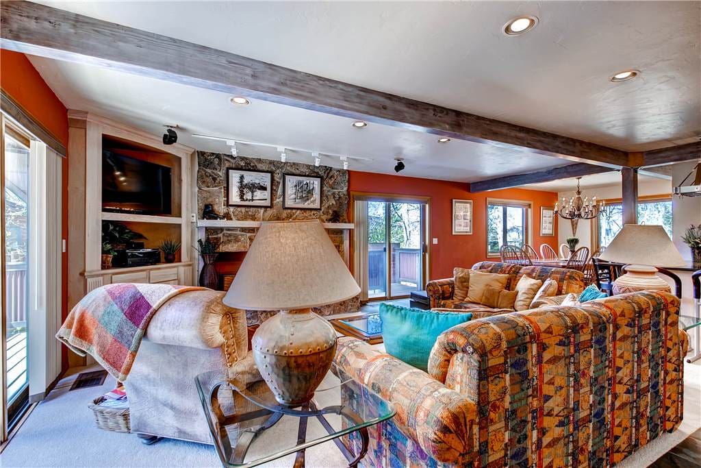 Chair,Furniture,Bedroom,Indoors,Room