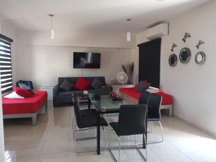 Hermosa Casa Para 12 Huéspedes Con Alberca. - Manzanillo