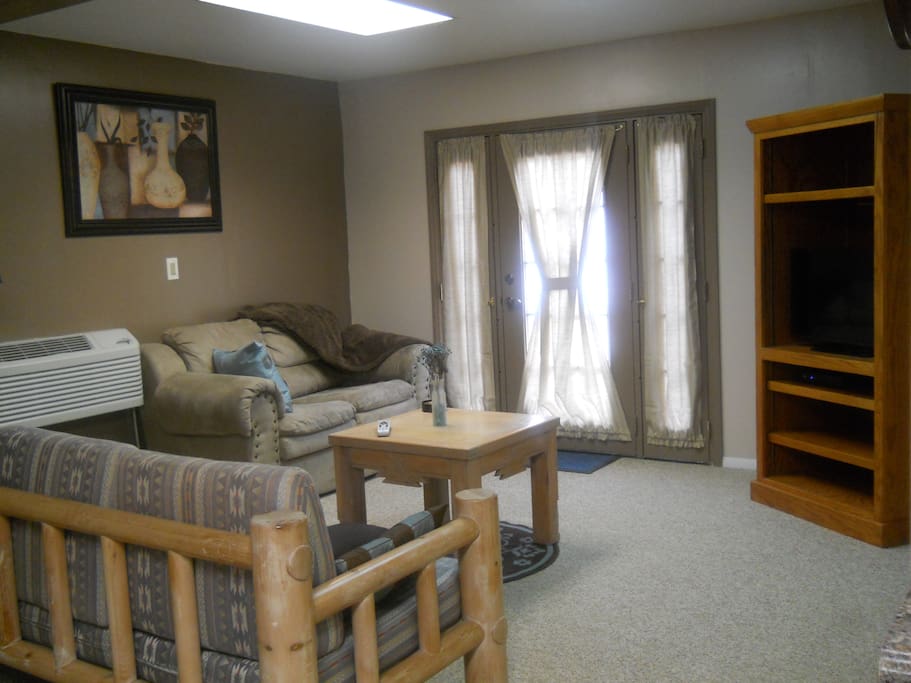 Comfortble living area with flat screen TV