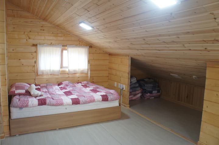 2. poschodie, 2. izba 3