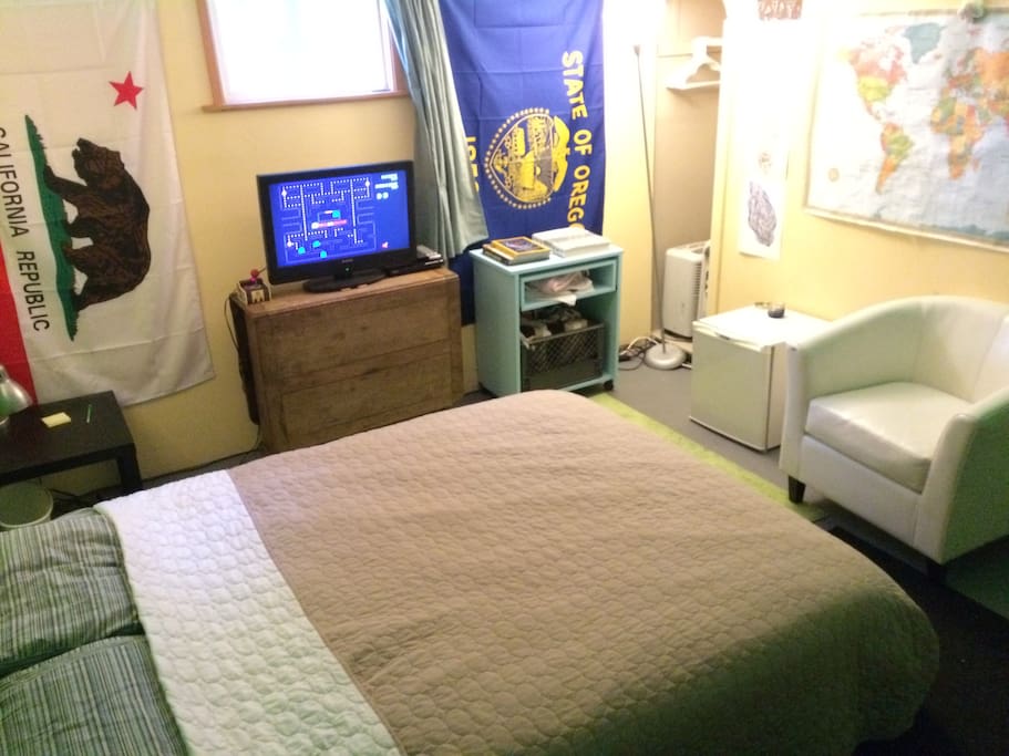 Guest Bedroom (North Wall)
