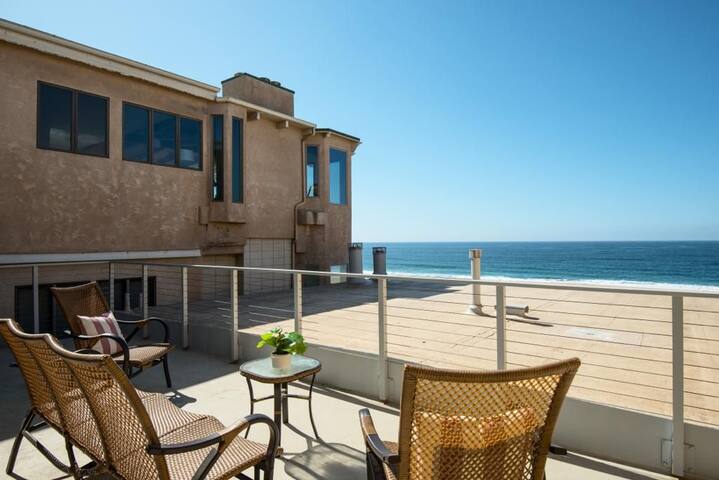 2 BR Condo, parking, steps from beach gallery image 5