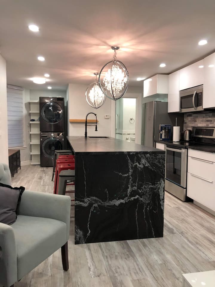 Company Friendly Suite, Conveniently Located* - Windsor