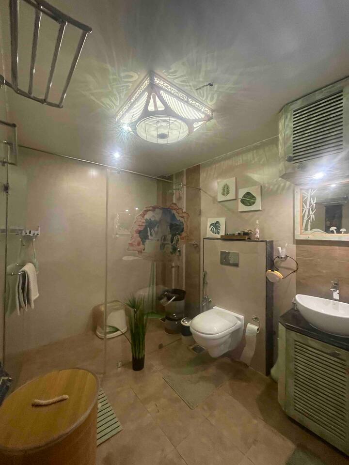Full bathroom 2 image 1