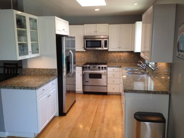 Manhattan Beach Ocean View Home gallery image 3