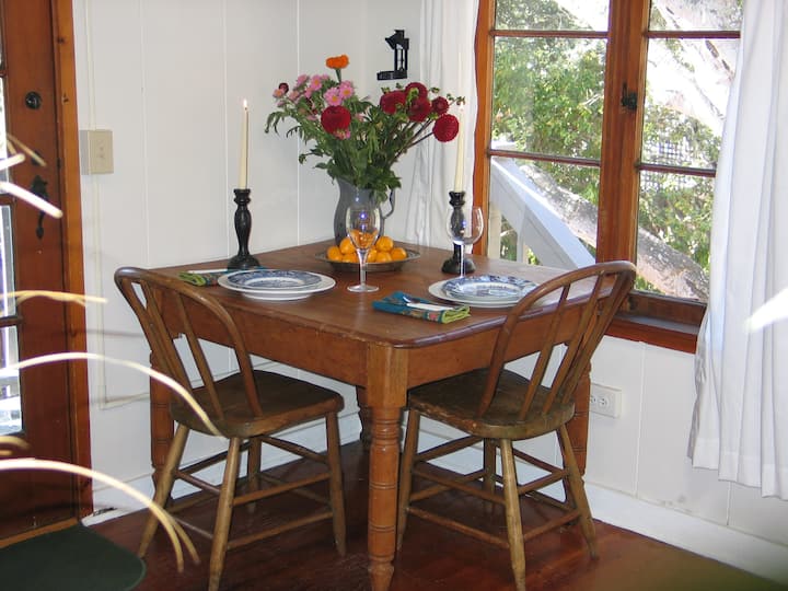Carmel HideAway-Cozy and Sweet