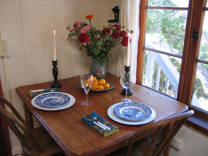 Carmel HideAway-Cozy and Sweet