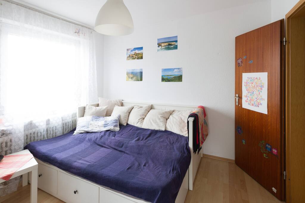 Schlafzimmer mit Doppelbett