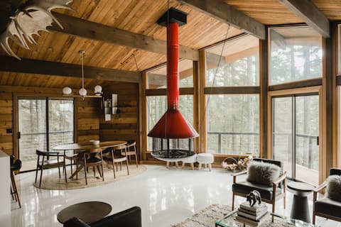 Timber Stilts Modern Cabin + Hot Tub