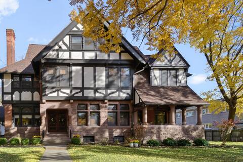 Luxury * Seven Chandelier * Mansion