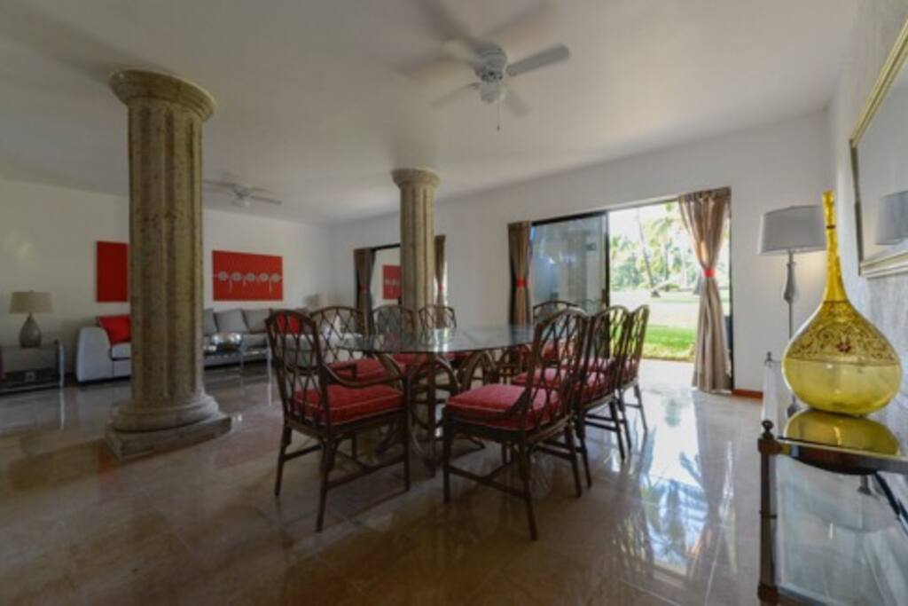 Sala comedor con acceso a terraza/campo de golf
