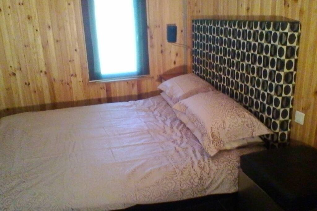 comfortable king size bed