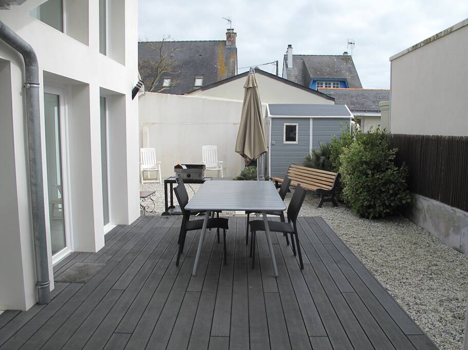vue de la terrasse depuis la cuisine