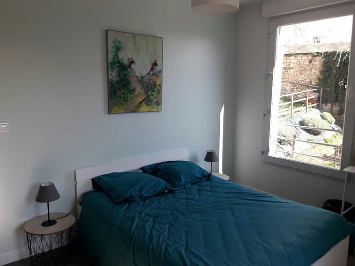 חדר שינה 1, מיטה זוגית, חדר הלבשה ושולחן עבודה