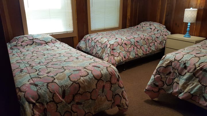 Main I bedroom with 3 twins