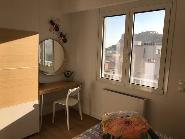 Bright, modern with Acropolis view gallery image 4