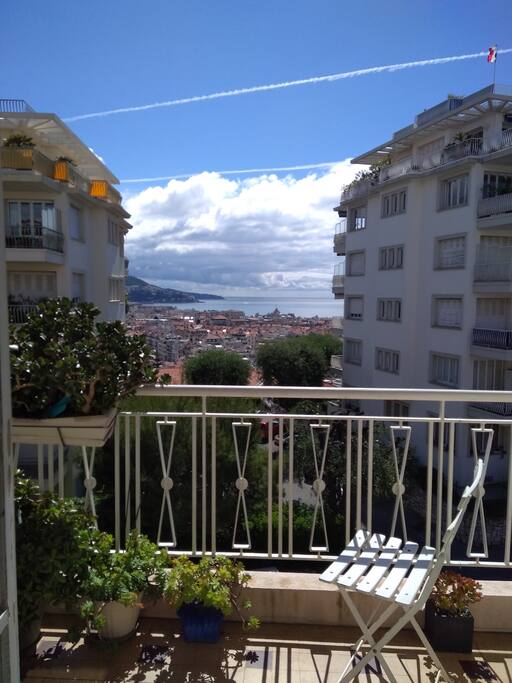 vue depuis la terrasse de la chambre....