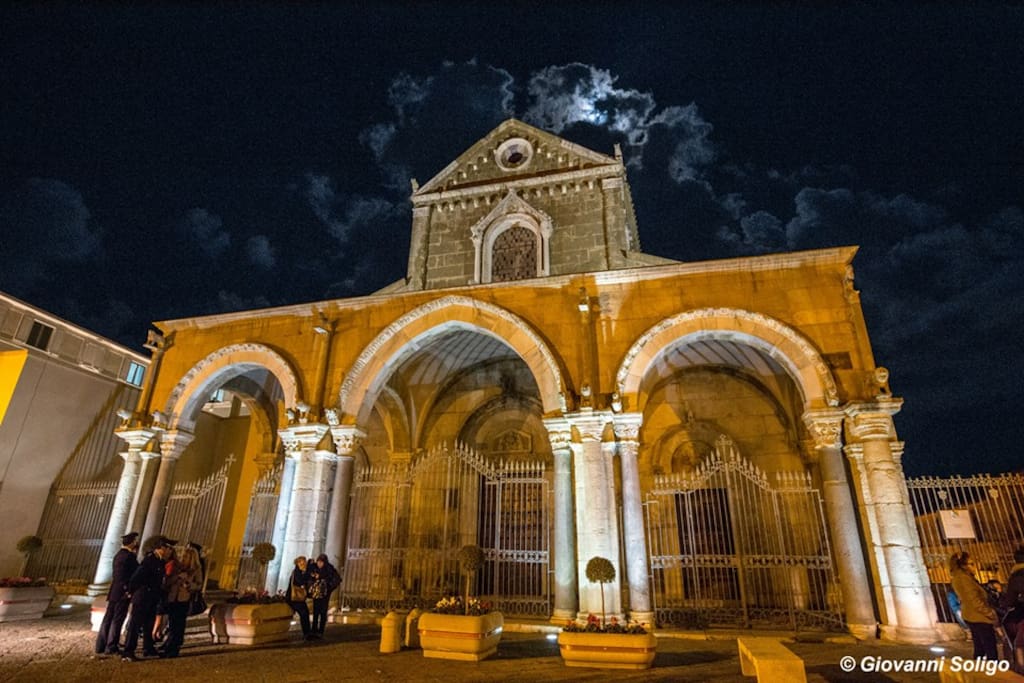 Facciata della Cattedrale romanica di Sessa Aurunca