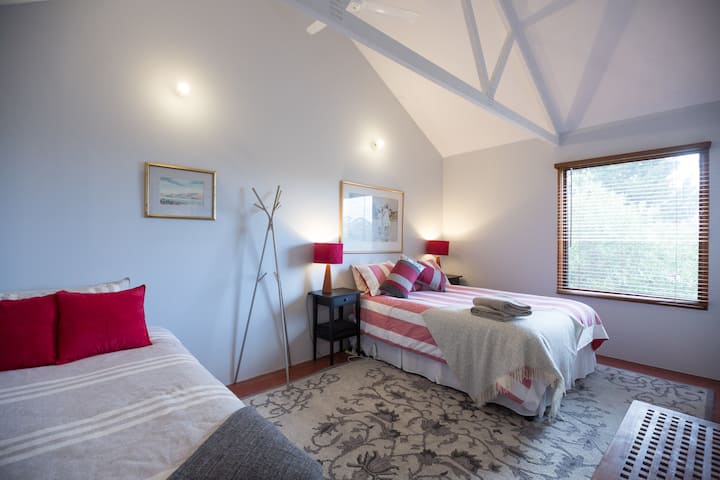 Queen & King Single Bedroom