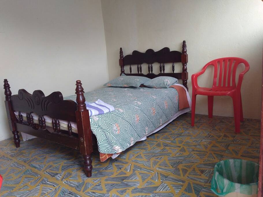cama de 1.15 m x 1.90 m