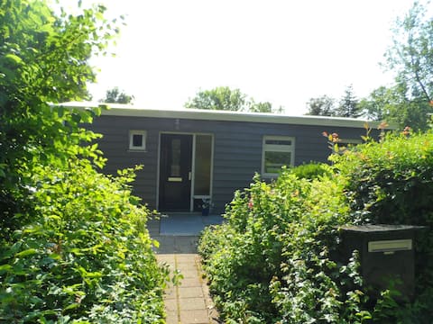 Cottage near beach with camping facilities (until Oct)