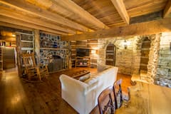 Breathtaking+Luxury+Log+Cabin+on+TN+Horse+Farm