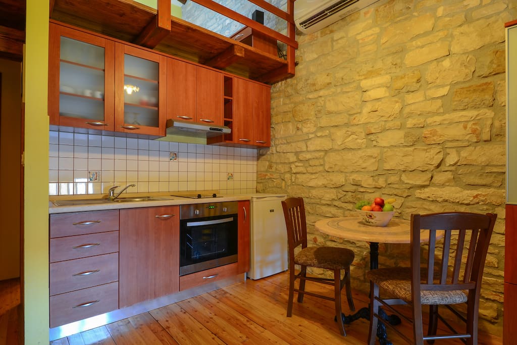 Fully equipped kitchen with fridge, oven and stove, kettle and cooking facilities