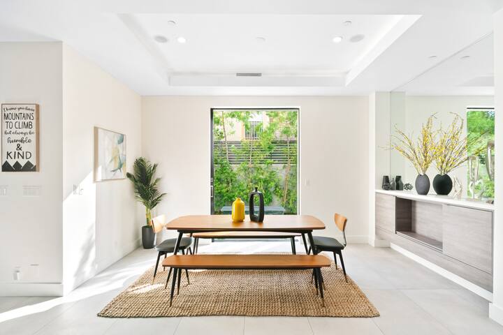 Beverly Hills Luxury 5 BR Home Pool, Rooftop Patio gallery image 4